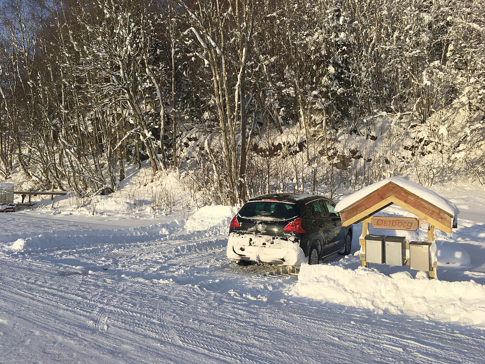 Grei parkering ved Gamle Kongevei Nord.