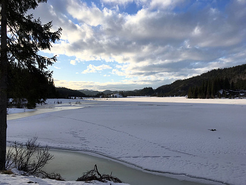Elvtjønna.Svalbakheia i det fjerne.