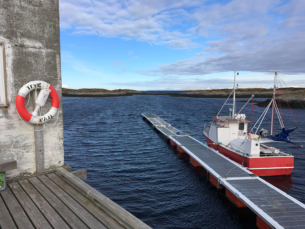 Da var vi godt fortøyd ved ishuset på Burøya og klare for en lite rundtur her.