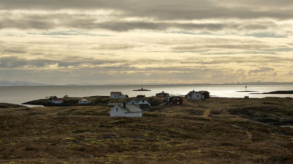 Husklyngen på Burøya.Det var her de aller fleste på Hortavær bodde.