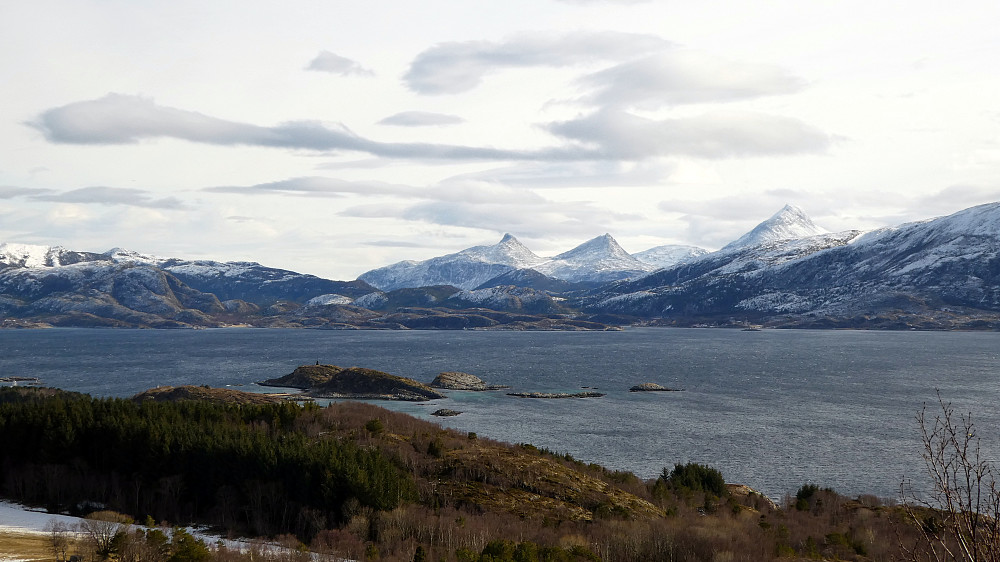 Fra Bakkaklubben.Lekafjorden mot Gutvik og Heilhornet 1058 moh.
