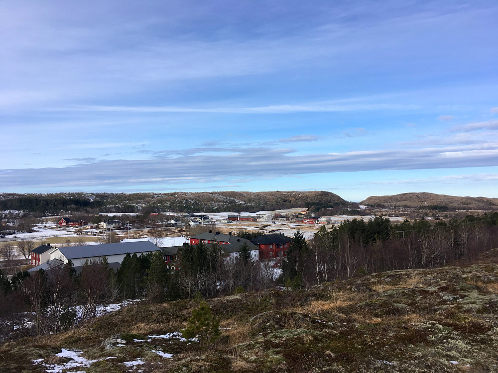 Mot Leknes.