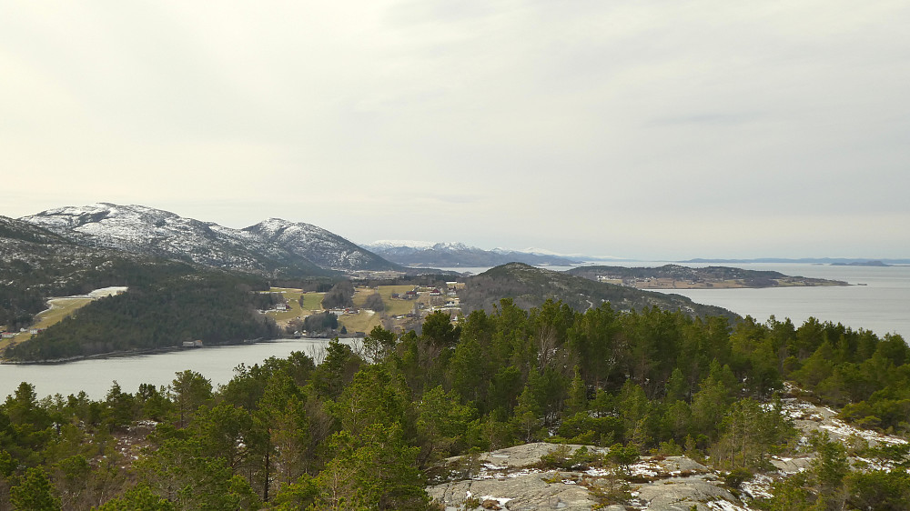 Mot Frengen og Brettingen 297 moh, bak.