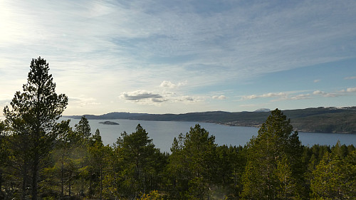 Litt utsikt ut Stjørnfjorden mot Brekstad.