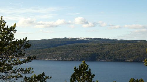 På andre siden av Nordfjorden ligger Vardheia 288 moh.
