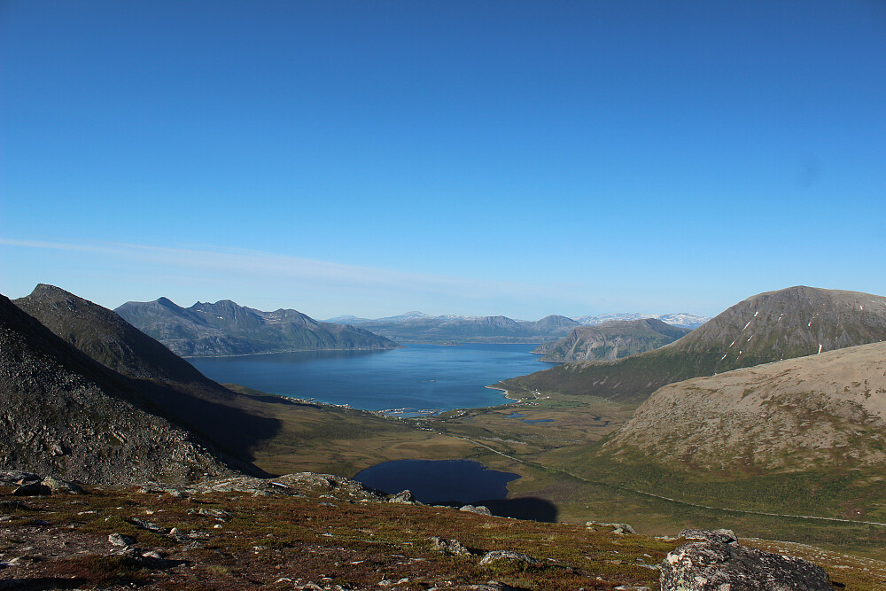 Ser ned mot Tromvik.