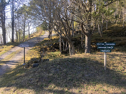 Godt merket for ukjente her på Hysnes.