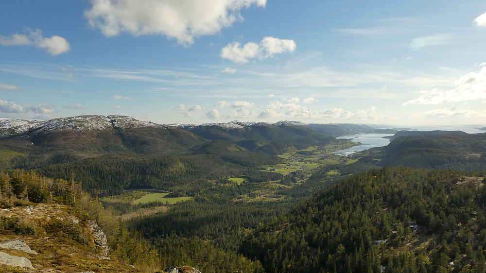 Ned mot Sørfjorden.