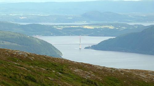 Skarnsundbrua med Ytterøya bak.