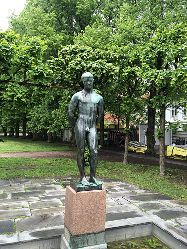 Denne finner du i parken ved Sagene kirke.