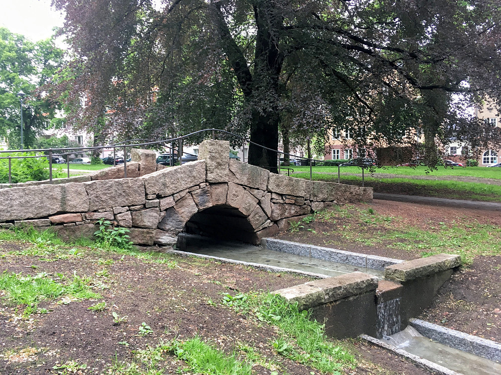 Steinhvelvbrua i St.Hanshaugen parken.