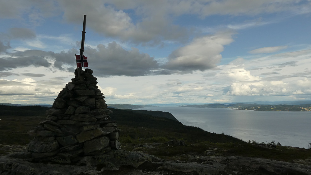 Himmelriket.Ser her innover fjorden mot Verdal.