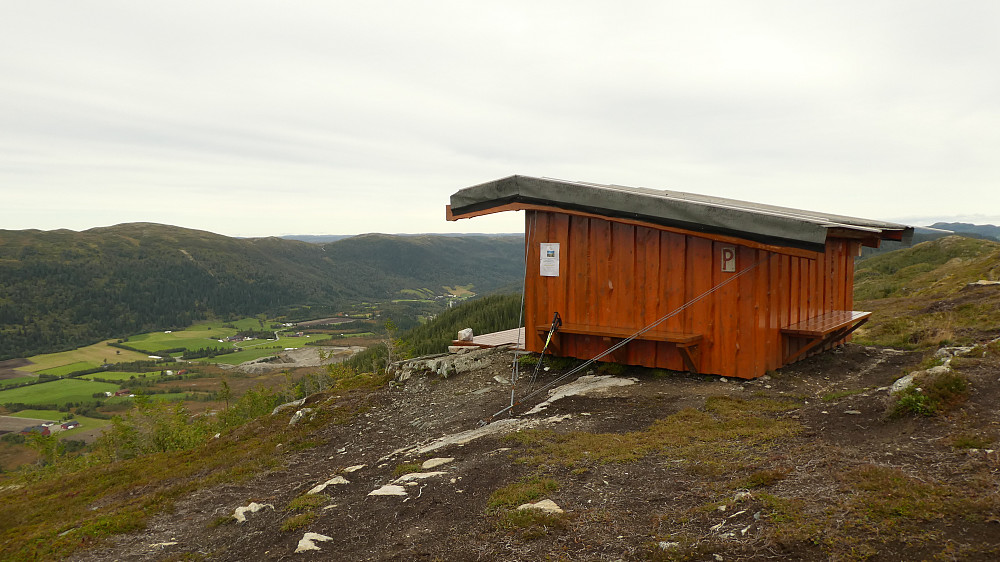 En flott og solid gapahuk med god plass.
