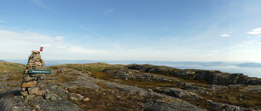Panorama mot Munken.Trondheim til høyre.