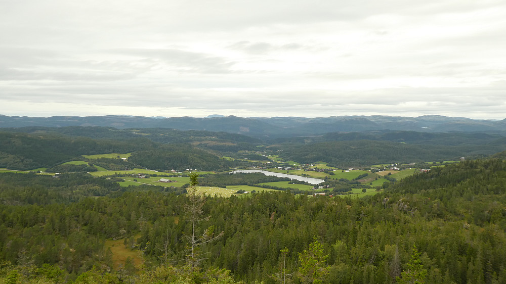 Utsikt fra Hemmeldalsheia mot Hermstad.