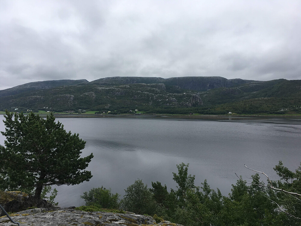 Laksevorpet lå rett nedenfor her.