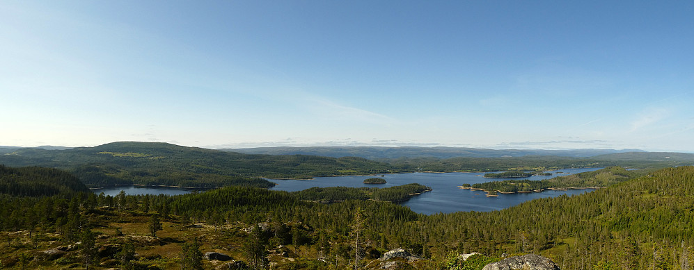 Panorama mot nord fra Høylasset.Meltingen med Hårfjellet til venstre.