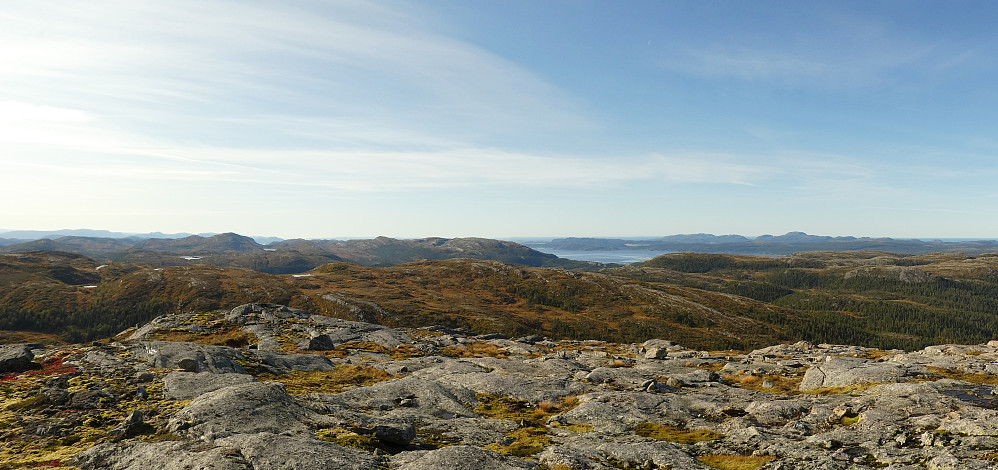 Panorama mot vest.Det blå er Stjørnfjorden:)