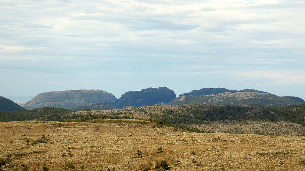 Rømmesfjellet til venstre og Keipen( midten)