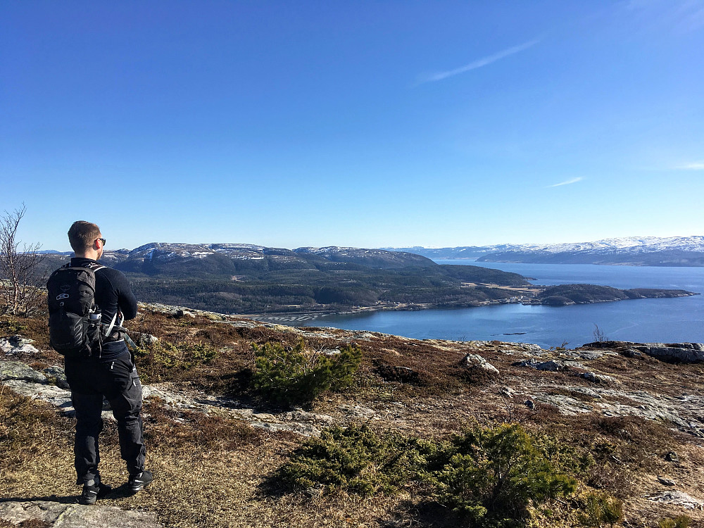 Ned mot Hasselvika.