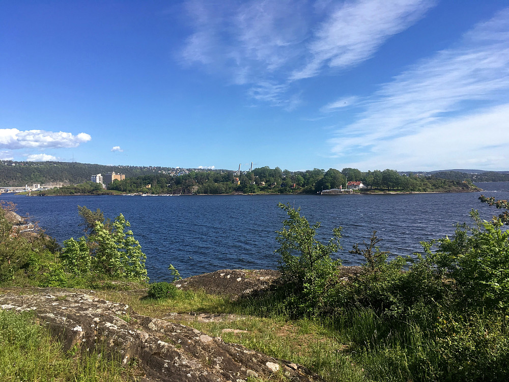 Her ser vi mot Bleikøya.