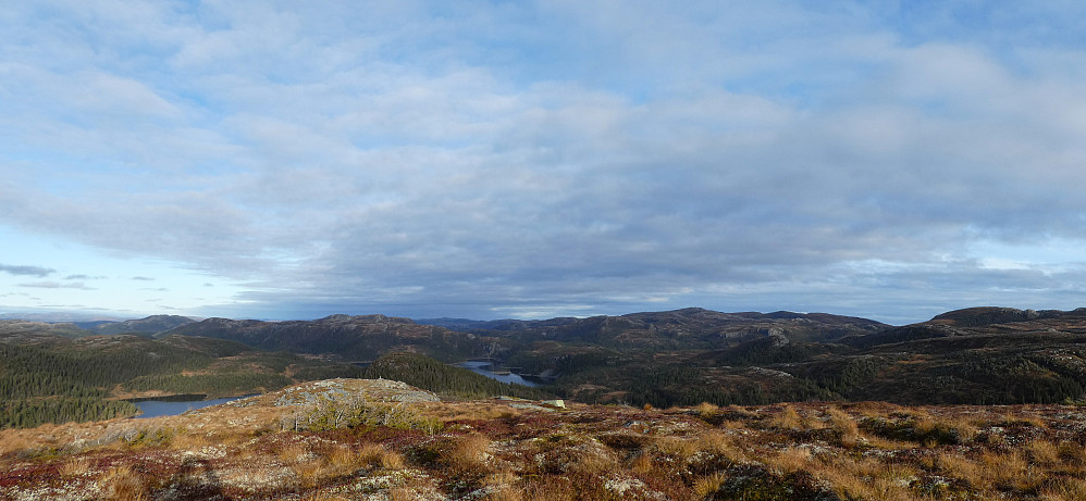 Mot Øst og Olsøyheia.Ser også litt av Storårevatnet.