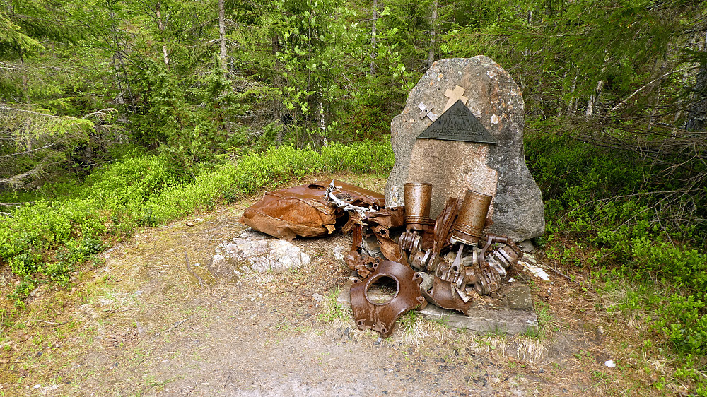 Bautaen over flykrasjet som skjedde her under 2. verdenskrig.