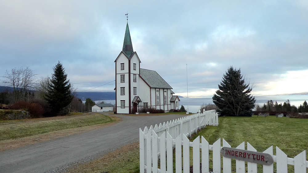 Vestvik kirke.Her starter turen.