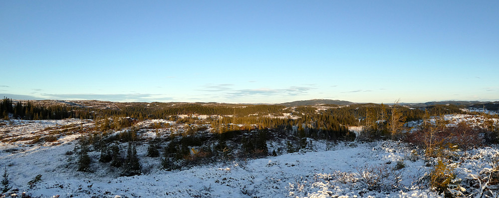 Panorama fra toppen av Sjursslættet.Hårfjellet skimtes mot nord.