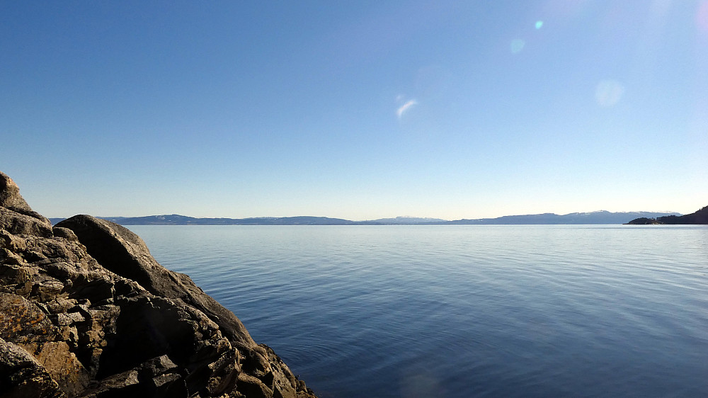 Trondheim på andre siden av fjorden.