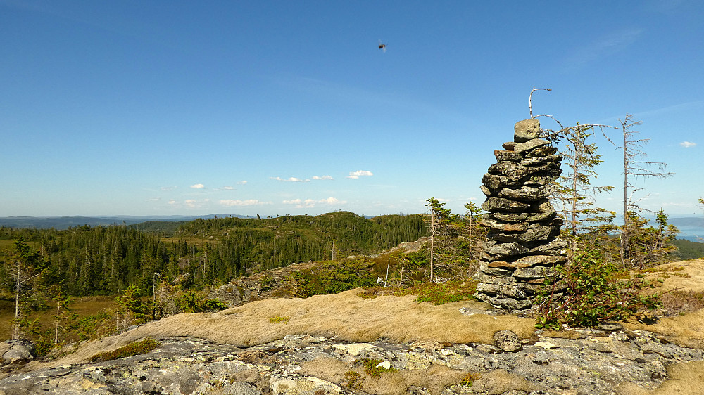 Varden på Rundheia med Middagshaugan der bak.