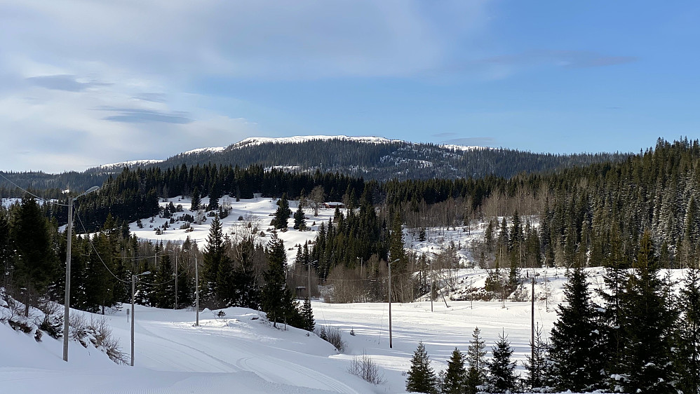 Ser mot Finnbuan med Svalbakheia bak.