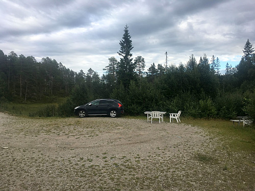 Parkerte ved Langdalselva.