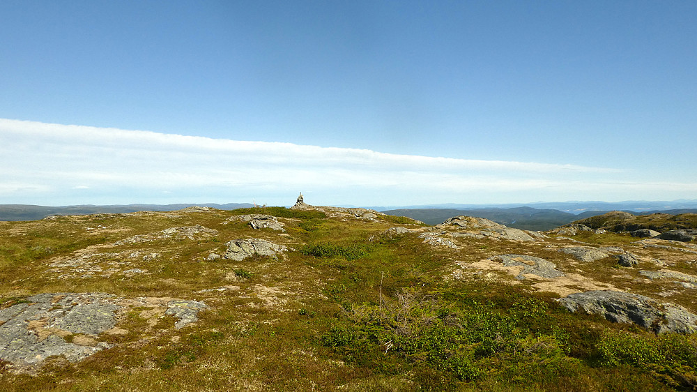 Topplatået på Hårfjellet.Ser her mot toppvarden.