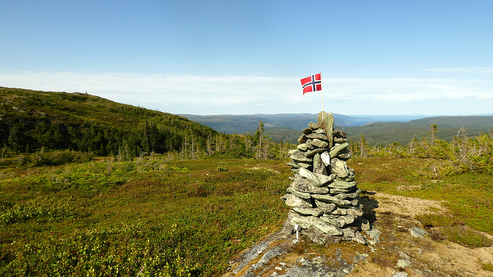 Heikanten har sin egen lille varde.