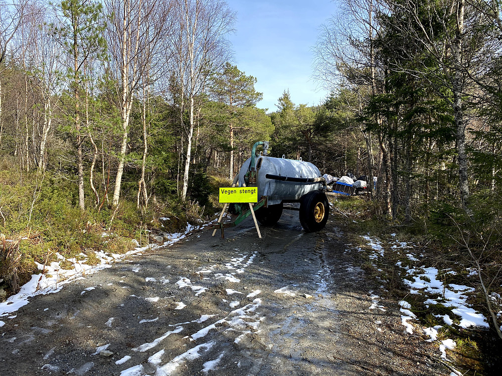 Da ble det ca 150 m med bomvei før den var stengt.