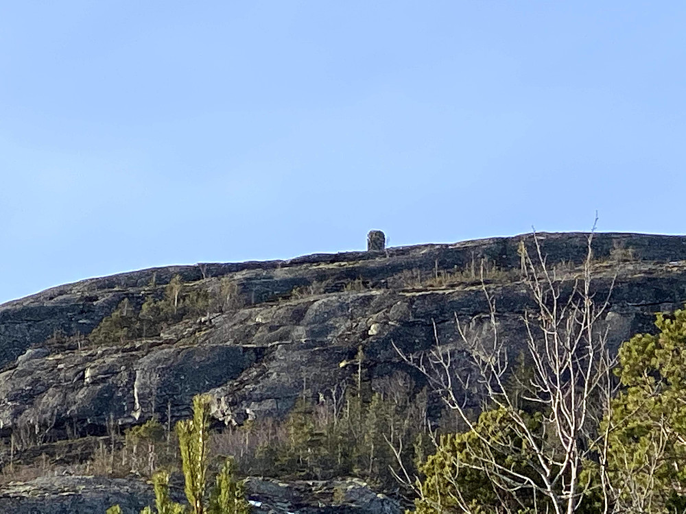 En solid varde oppe på Høkoren.