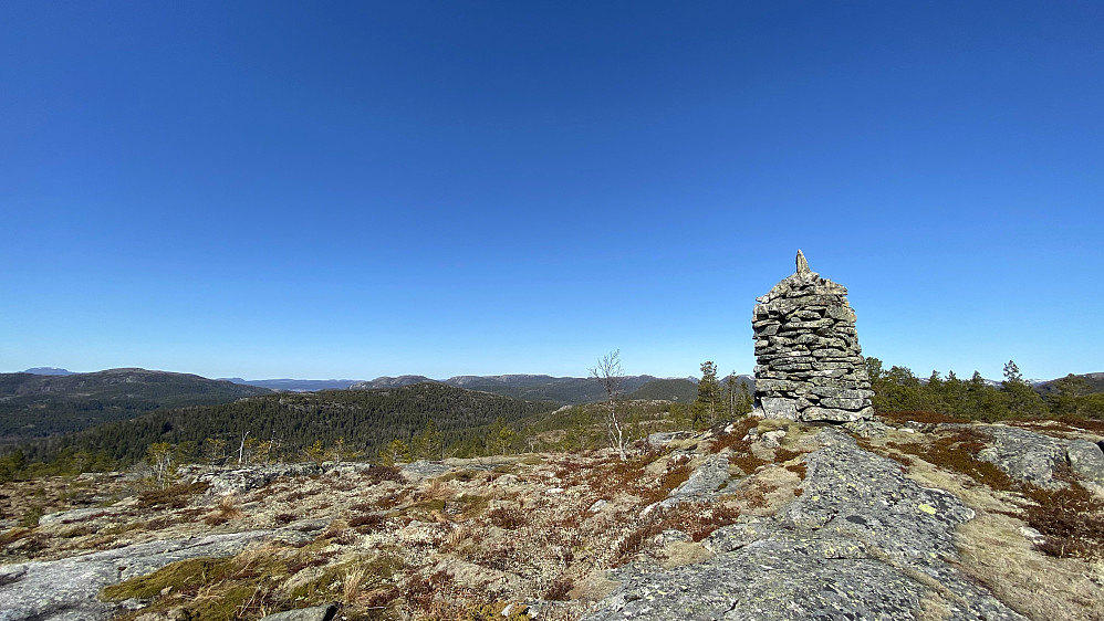 Toppvarden oppe på Guruheia.
