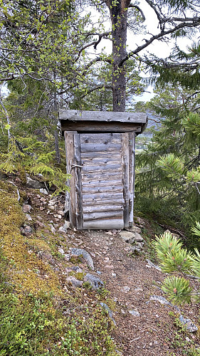 Utedassen ved gapahuken.
