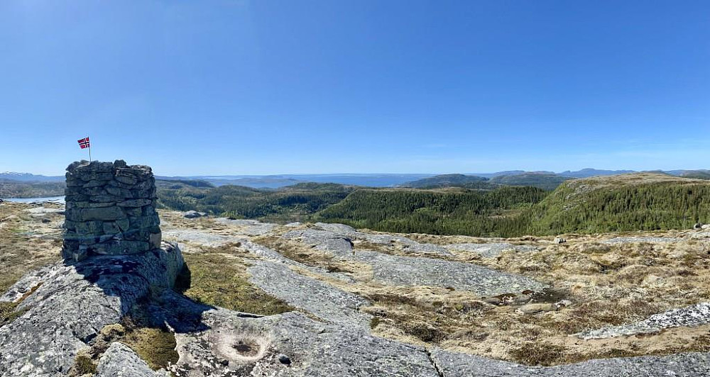 Mot nord vest og Ytre Trondheimsfjorden og Ørlandet.