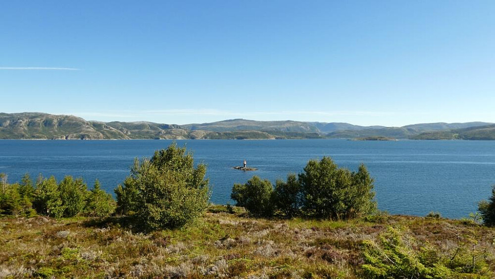 Der ligger fyrlykta på skjæret Madsøygalten.