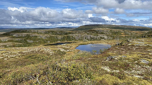 Små vann like ved toppen.