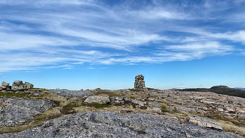 Seterheia varden på 342 moh.