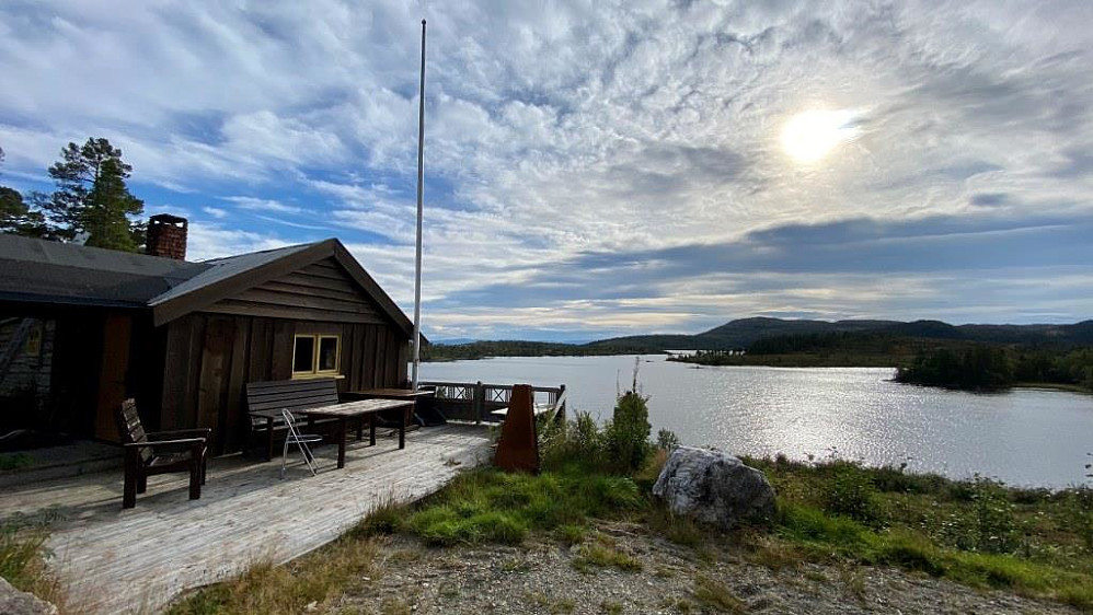 Arnstusetra har fin sikt mot sør og Dørndalsvatnet.