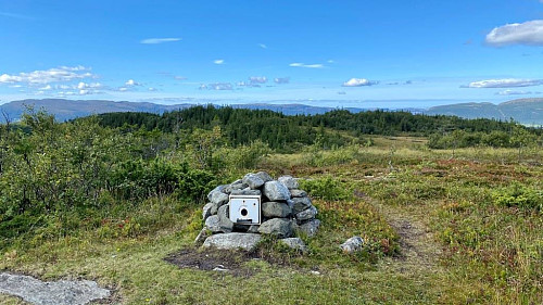 Jøss.En gammel ovn inne i den "store"varden.Trimboka lå inni der:)