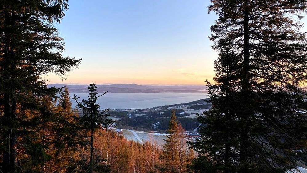 Utsikt fra Båsmyrhaugen.