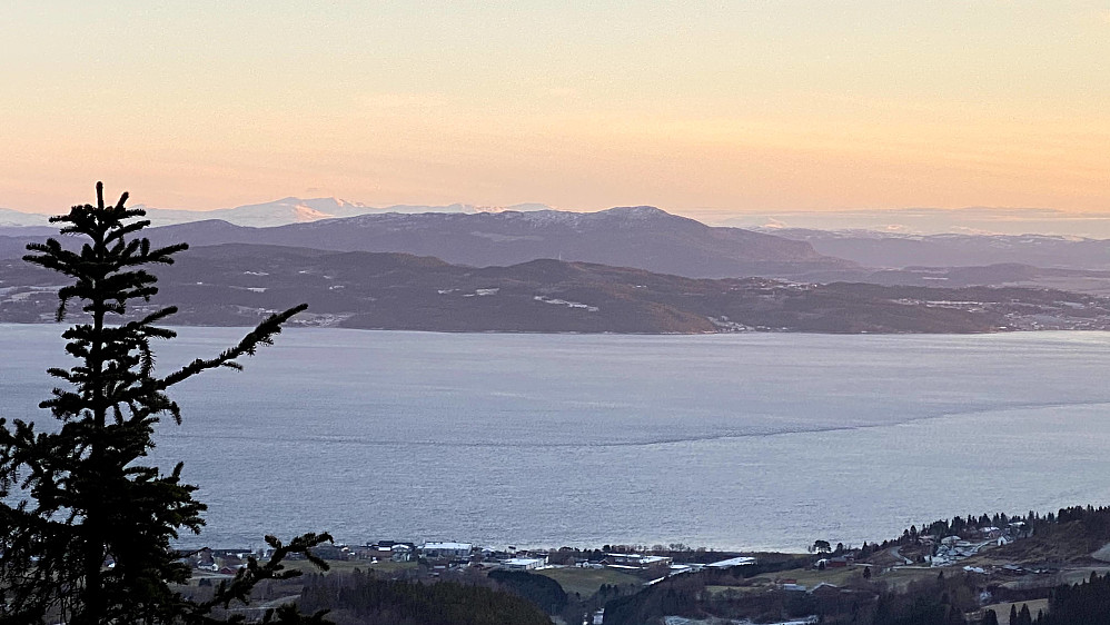 Frosta-Forbordsfjellet-Skarvan med Storskarven 1171 moh. bak.