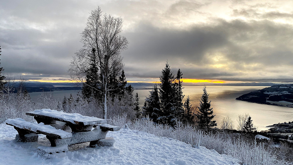 Noen bilder fra en fin 1. juledag oppe på Våttån..........