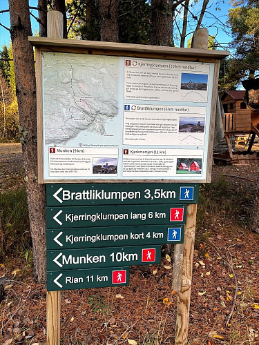 Revelltunet info tavle er meget bra. Har vært fin jobbing av ildsjelene her.