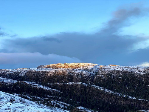 Dagens siste solstråler på Kjerringklumpen.